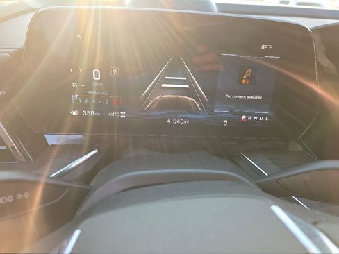 Used 2025 Chevrolet Suburban Z71 image 18