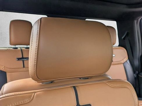 Used 2024 Ford F350 Platinum w/ FX4 Off-Road Package image 14