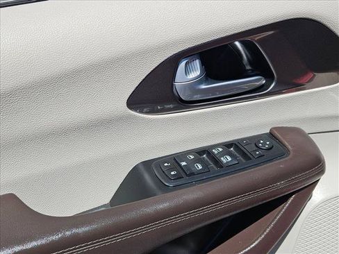 Used 2017 Chrysler Pacifica Touring-L FWD image 11