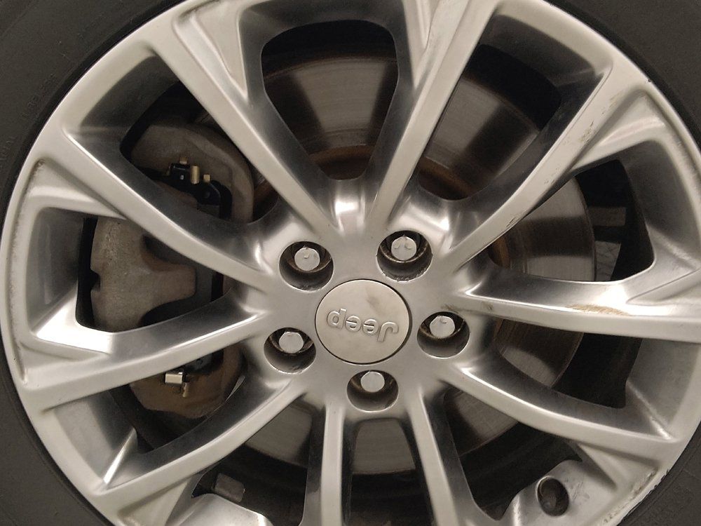 Used 2019 Jeep Cherokee Latitude Plus AWD/4WD image 31