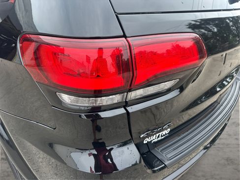 Used 2019 Jeep Grand Cherokee Altitude AWD/4WD image 21