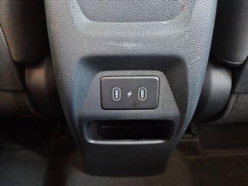 Used 2025 Hyundai Venue SEL FWD image 17