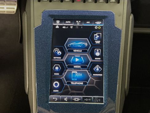 Used 2020 Lamborghini Huracan EVO image 15