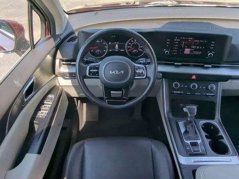 Used 2024 Kia Carnival LX FWD image 19