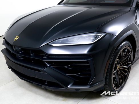 Used 2025 Lamborghini Urus SE AWD/4WD image 43
