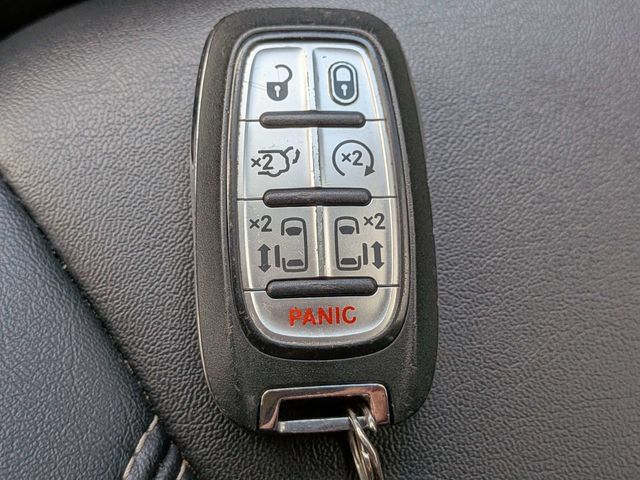 Used 2024 Chrysler Pacifica Touring-L FWD image 31