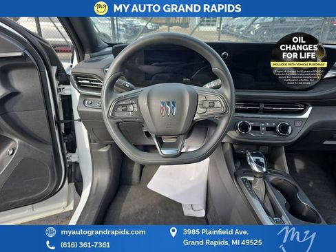 Used 2024 Buick Envista Preferred w/ Convenience II Package image 13