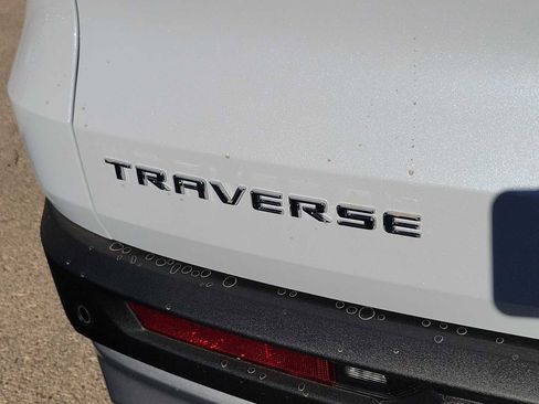 New 2026 Chevrolet Traverse LT image 15