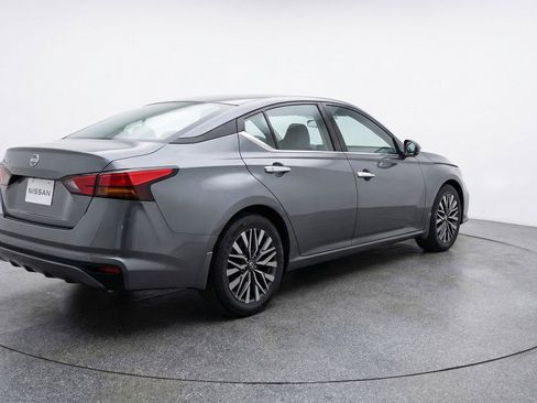 Used 2025 Nissan Altima 2.5 SV FWD image 9