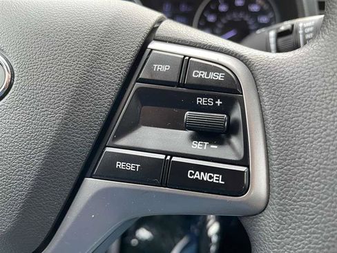 Used 2017 Hyundai Elantra SE image 18