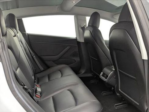 Used 2018 Tesla Model 3 Long Range RWD image 17