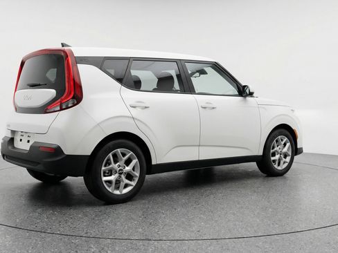 Used 2025 Kia Soul LX w/ LX Technology Package image 9