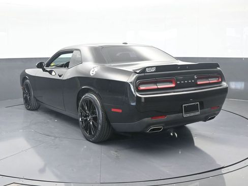 Used 2019 Dodge Challenger SXT image 4