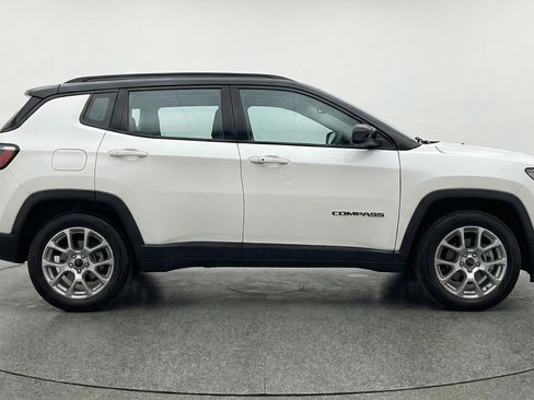 Used 2025 Jeep Compass Limited AWD/4WD image 11