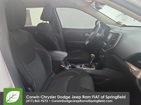 Certified 2016 Jeep Cherokee Latitude image 32