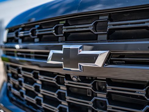 Used 2024 Chevrolet Suburban Z71 w/ Luxury Package AWD/4WD image 13