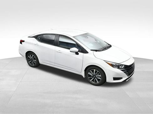 Used 2025 Nissan Versa SV w/ Trunk Package FWD image 24