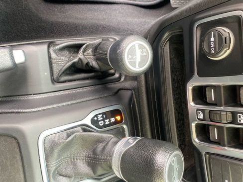 Used 2019 Jeep Wrangler Unlimited Sport S image 17