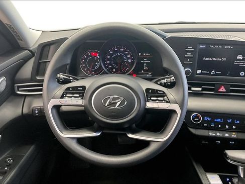 Used 2023 Hyundai Elantra SEL FWD image 5
