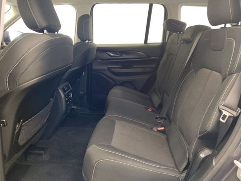 Used 2023 Jeep Grand Cherokee Laredo AWD/4WD image 18