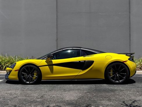 Used 2018 McLaren 570S Spider RWD image 2