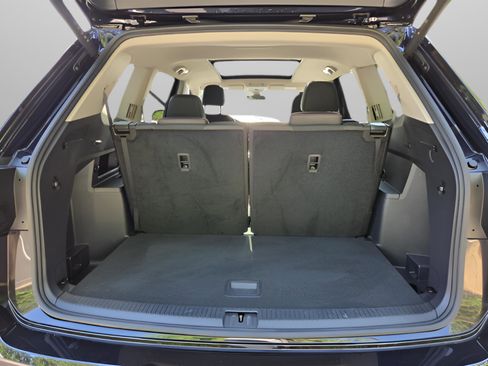 Used 2025 Volkswagen Atlas Peak Edition SE AWD/4WD image 11