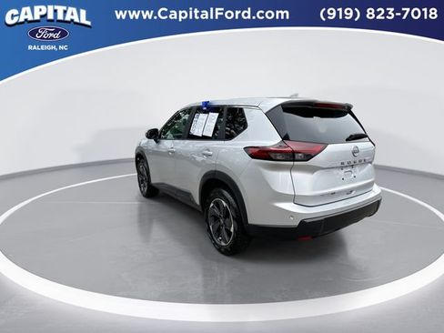 Used 2025 Nissan Rogue SV FWD image 6