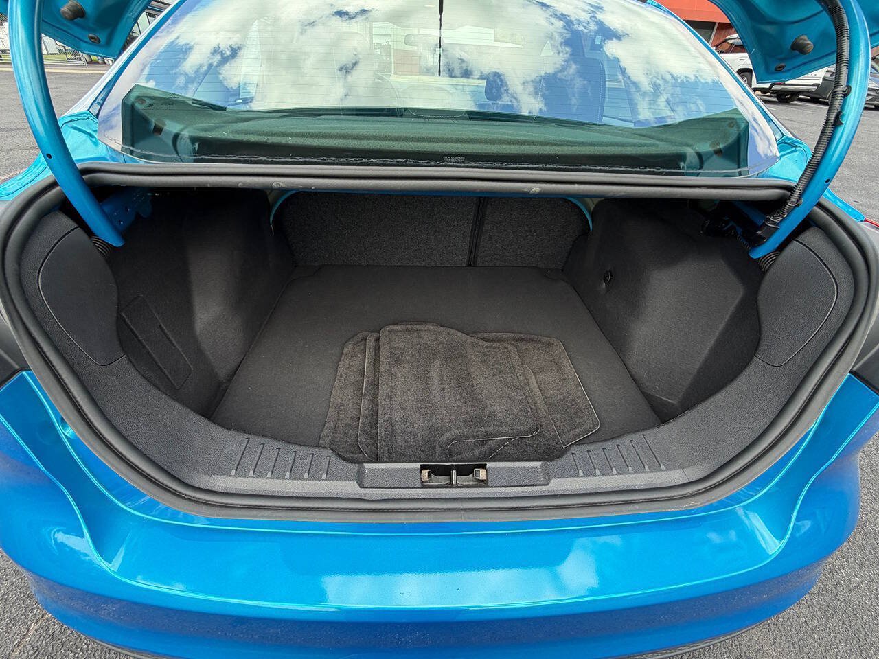 Used 2016 Ford Focus SE w/ SE Cold Weather Package FWD image 7