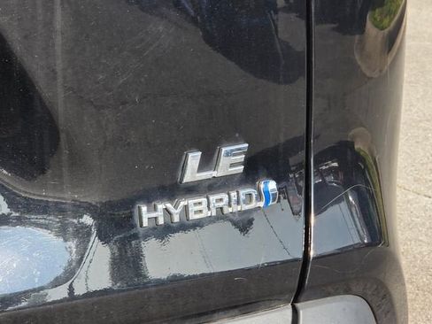 Used 2023 Toyota RAV4 LE AWD/4WD image 5