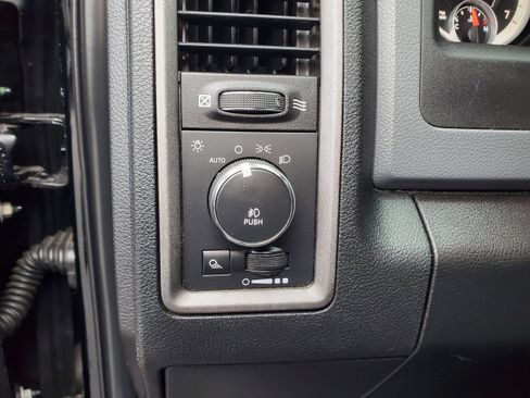 Used 2014 RAM 1500 Express image 9