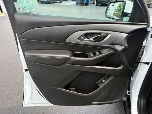 Used 2023 Chevrolet Traverse LT FWD image 19