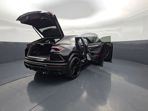 Used 2022 Lamborghini Urus AWD/4WD image 57