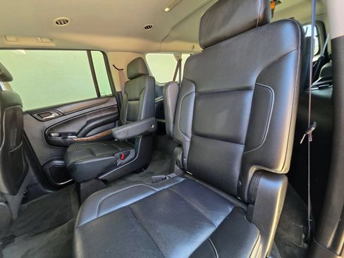 Used 2015 Chevrolet Suburban LTZ RWD image 12