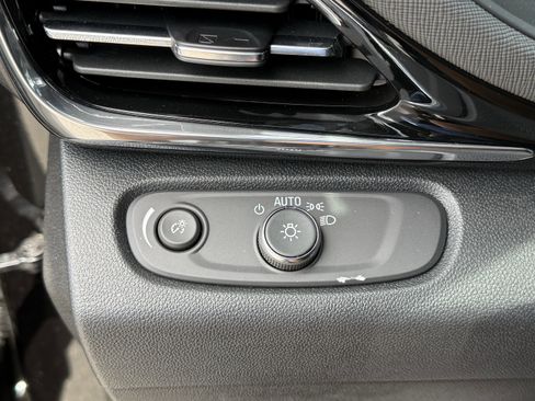 Used 2025 Buick Envista Sport Touring w/ Convenience I Package FWD image 13