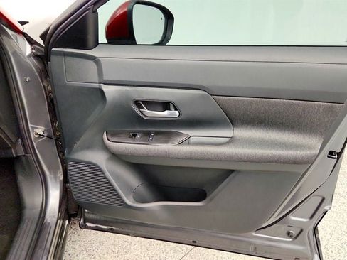Used 2025 Nissan Kicks SV FWD image 22