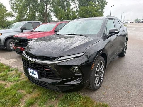 Used 2023 Chevrolet Blazer RS AWD/4WD image 2
