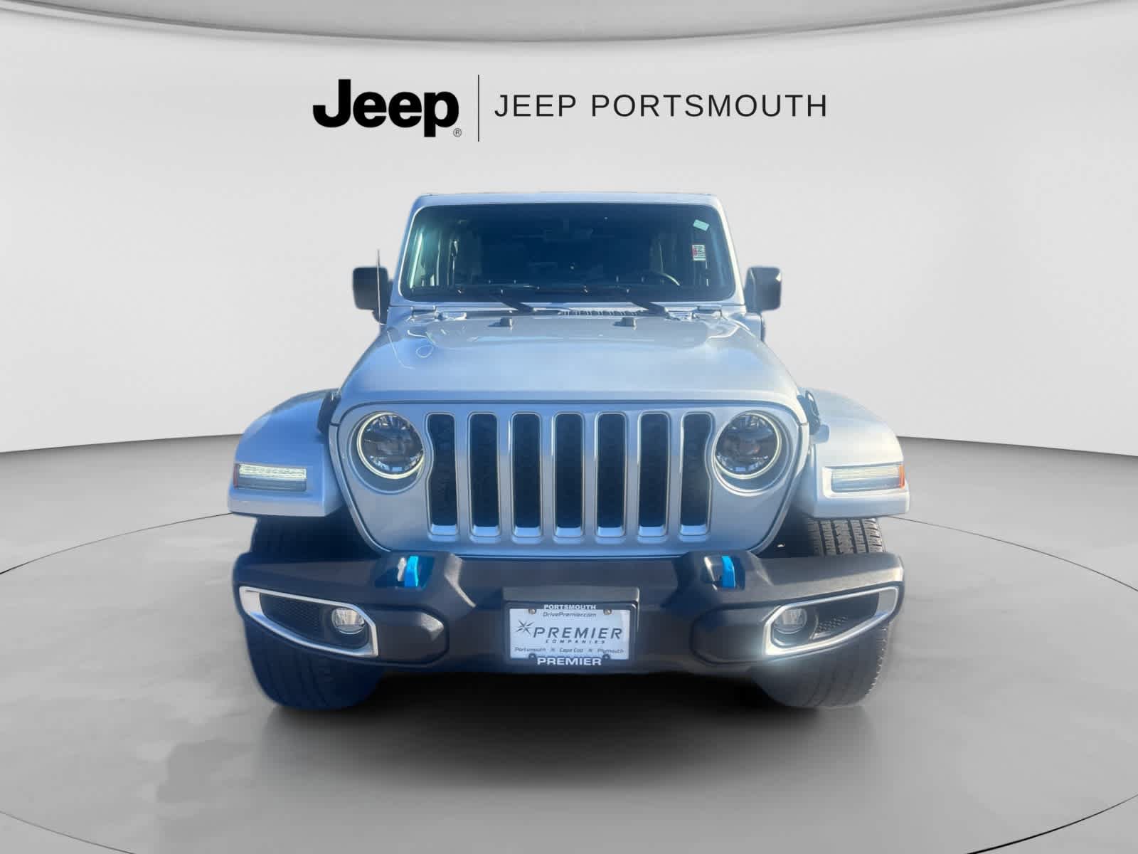Used 2023 Jeep Wrangler Unlimited Sahara w/ Cold Weather Group AWD/4WD image 3