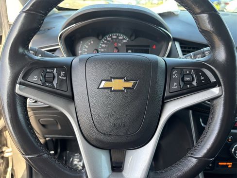 Used 2022 Chevrolet Trax LT w/ LT Convenience Package image 31