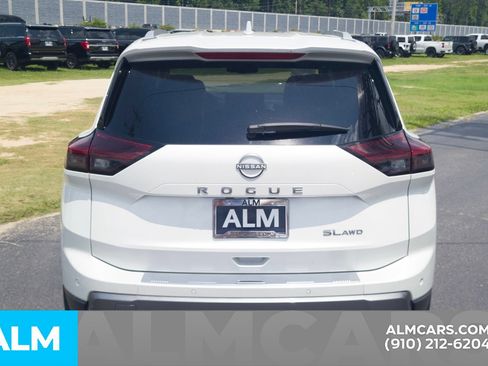 Used 2025 Nissan Rogue SL AWD/4WD image 6