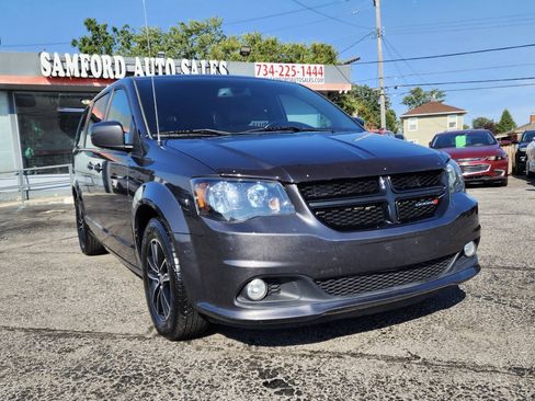 Used 2019 Dodge Grand Caravan SXT w/ Driver Convenience Group FWD image 1