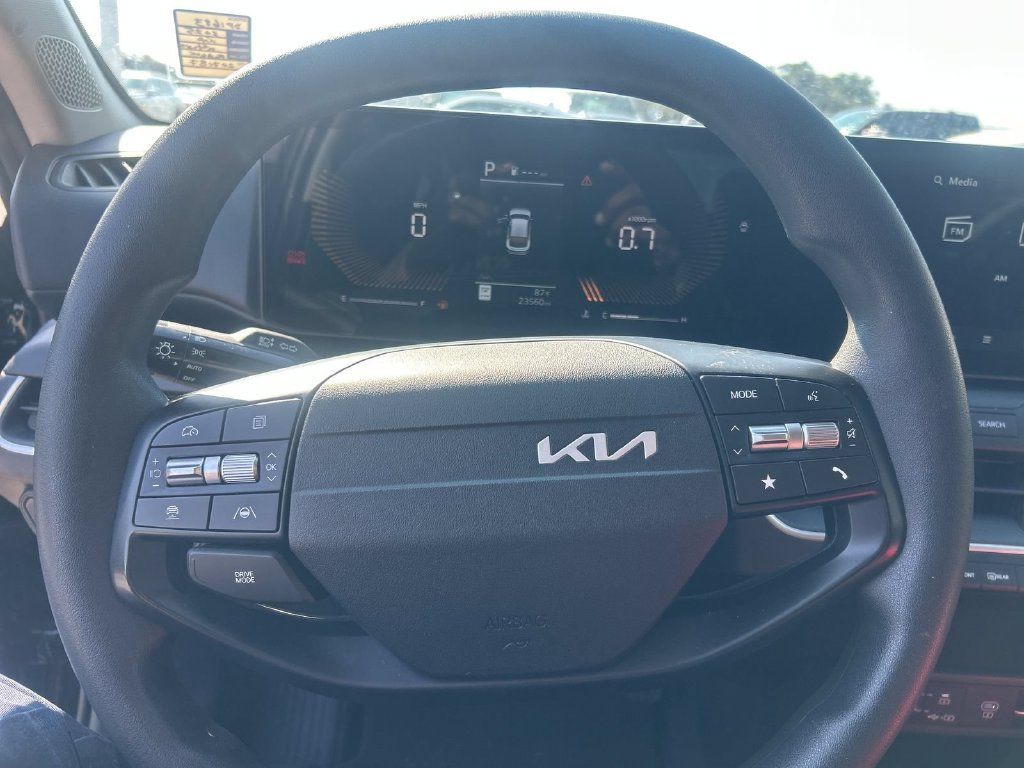 Used 2025 Kia K4 FWD image 11