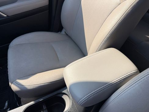 Used 2015 Subaru Forester 2.5i Touring w/ Eyesight & Navigation System AWD/4WD image 14
