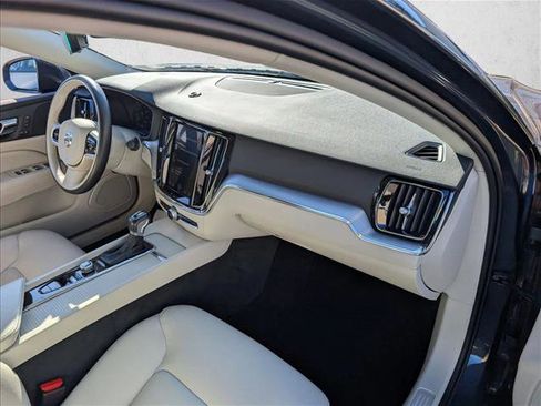 Used 2020 Volvo S60 T5 Momentum image 20