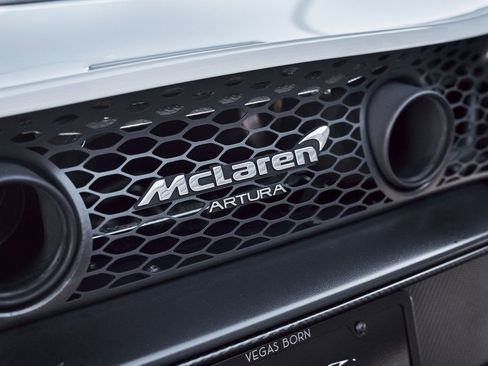 Used 2023 McLaren Artura RWD image 18