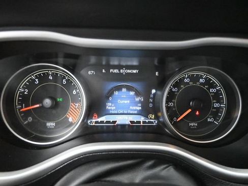 Used 2015 Jeep Cherokee Trailhawk AWD/4WD image 27