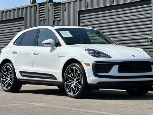 Used 2026 Porsche Macan AWD/4WD image 10