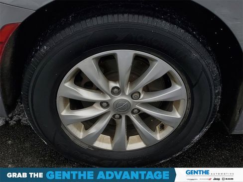 Used 2018 Chrysler Pacifica Touring-L Plus image 5