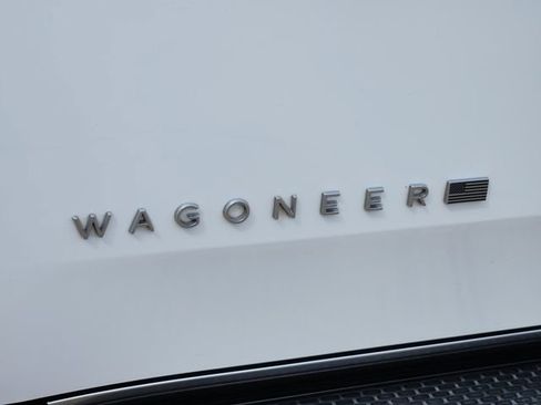 Certified 2024 Jeep Wagoneer Series II w/ Flexible Seating Group RWD image 11