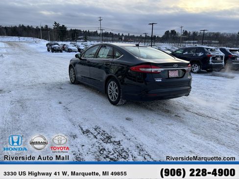Used 2017 Ford Fusion SE w/ Fusion SE Technology Package image 6