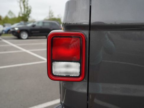 New 2025 Jeep Gladiator Sport image 40